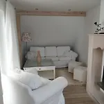 Dom Nad Jeziorem Apartman Mikołajki