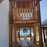 Dom Nad Jeziorem Apartman *