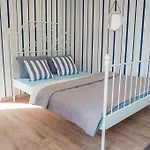 Dom Nad Jeziorem Apartman *